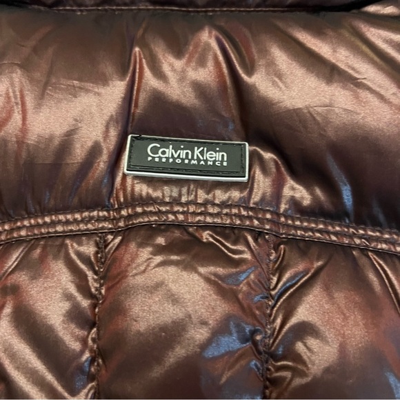 Calvin Klein Performance Mock Neck Down Lightweight Vest in Burgundy funnel neck - Picture 11 of 13